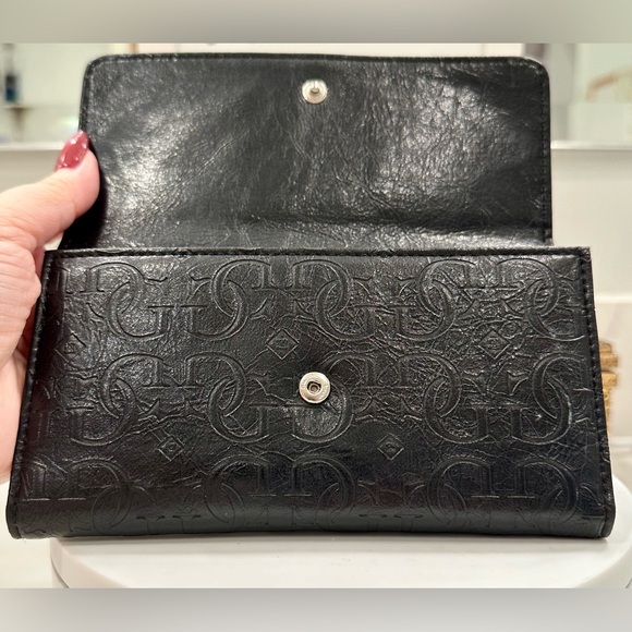 Guess - Black Embossed Tri-Fold Wallet - VGUC - Picture 10 of 17